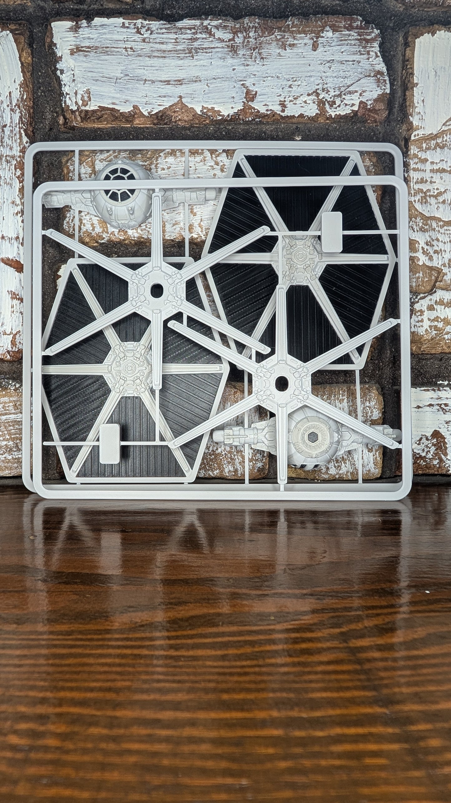 Tie-Fighter Model Kit